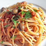 Spaghetti tonno e olive